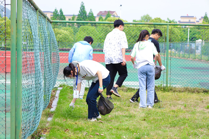 携手共创绿色校园大学生绿源环保协会开展清园活动